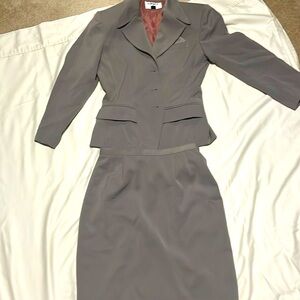 Kasper suit with skirt